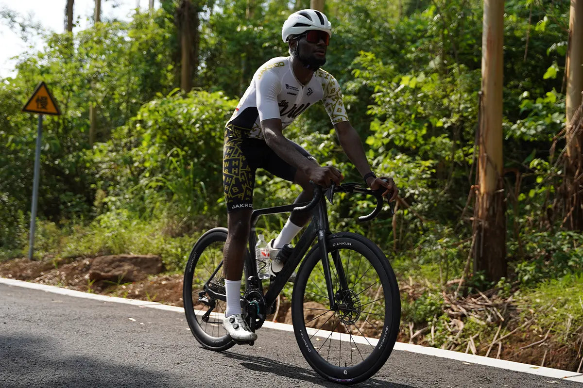 Rider using Yoeleo R12 for double century ride