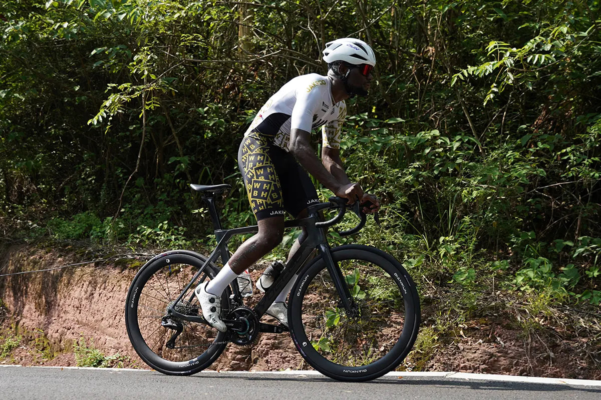 Rider using Yoeleo R12 endurance frame